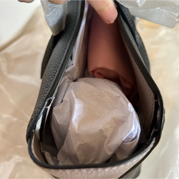 Kate Spade New York Women's Margaux Large Tote Black/Warm Taupe Color - Picture 11 of 12